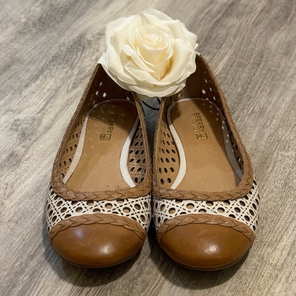 Sperry Top Slider Laser Cut Leather Ballet Flats White & Tan SZ 7 EUC WORN ONCE - Picture 4 of 11